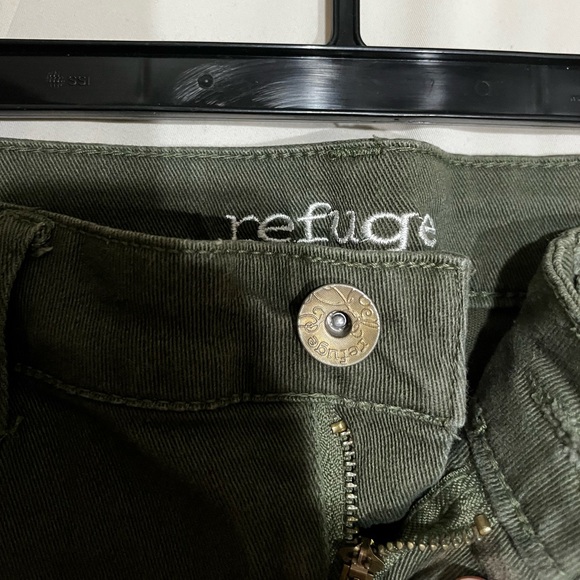 Refuge Shorts - Picture 4 of 6